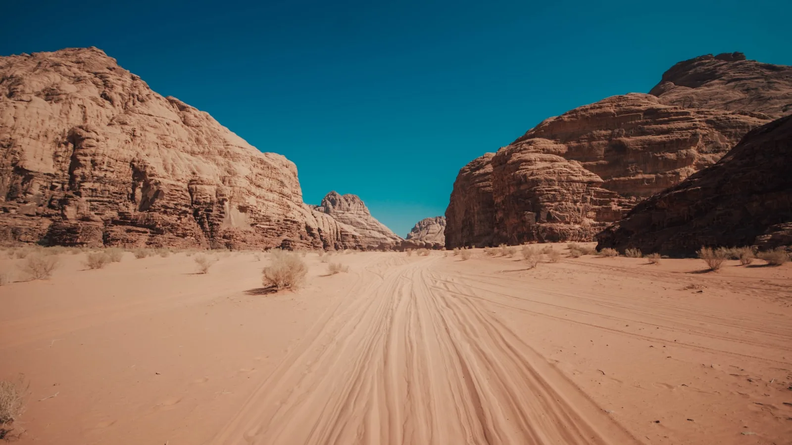 Road trip dans le désert jordanien, même heure partout dans le pays