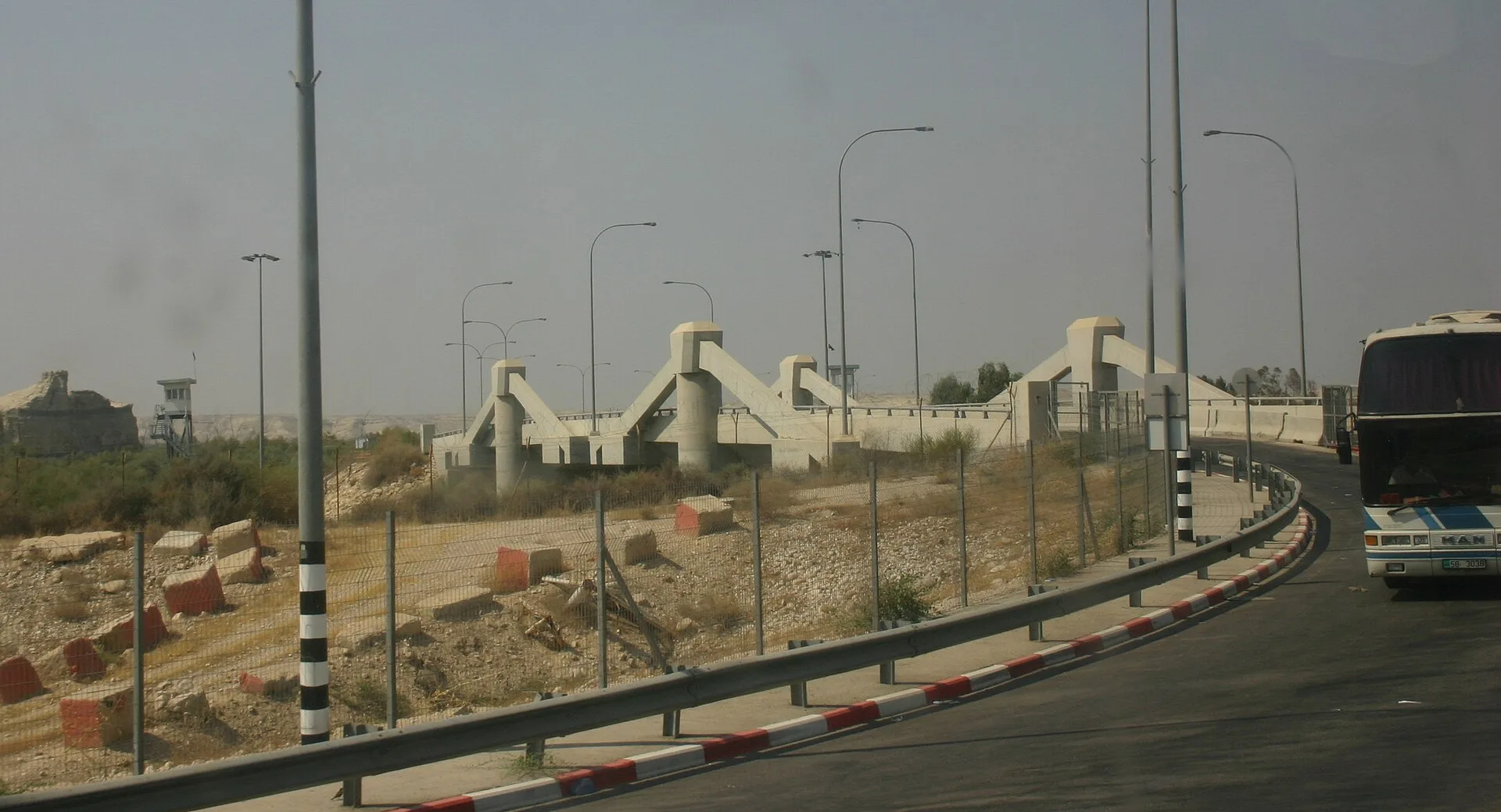 Pont Allenby / King Hussein : le plus pratique géographiquement, le plus strict administrativement