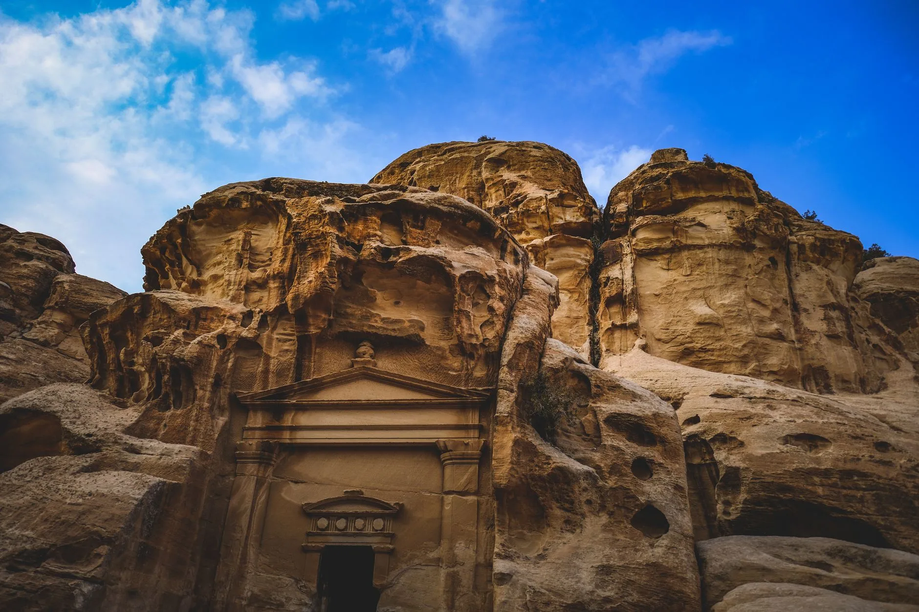Jour 2 : Amman → Petra en bus (230 km, ~3h30)
